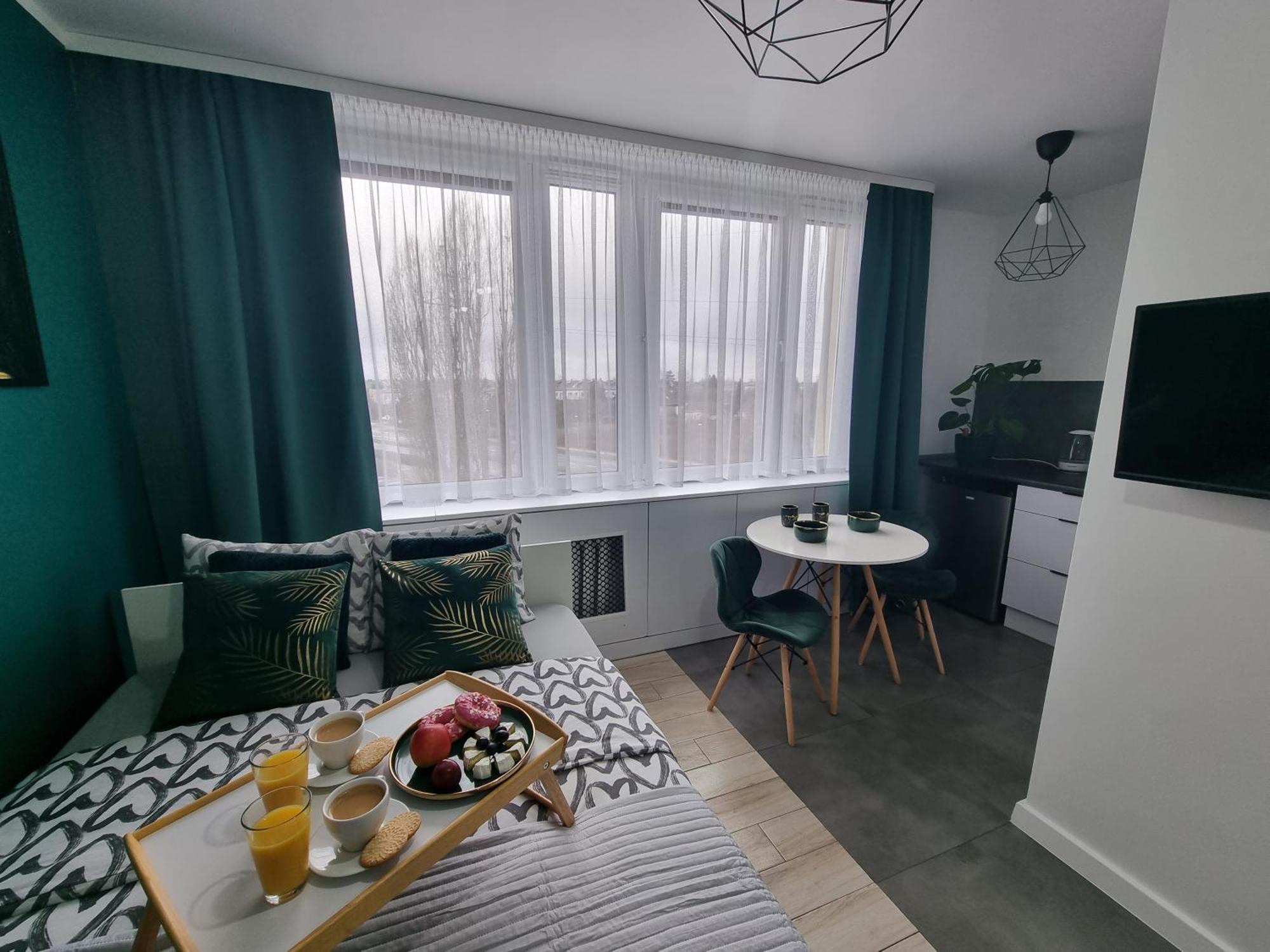 13 Kawalerka Szmaragdowa Apartment *
